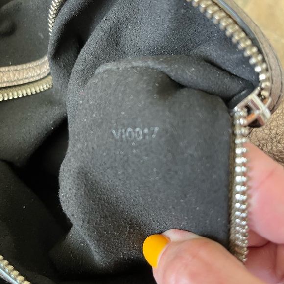 Louis Vuitton Mahina Hobo XL Metallic Mordore - Picture 6 of 16